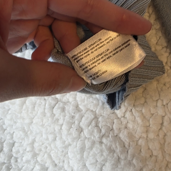 Frankies Bikinis blue long sleeve cloud knit crop top with button detail - Picture 4 of 5